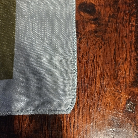 Gorgeous vintage Italian multi color scarf. - Picture 7 of 11